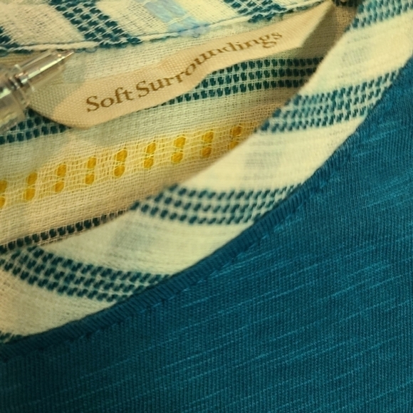 SOFT Surroundings top size small - Picture 5 of 7